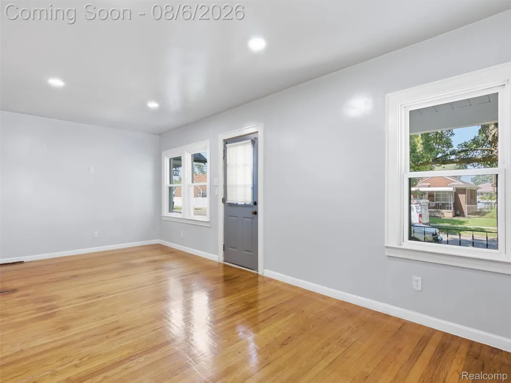 1063 Mayflower Avenue Lincoln Park City, MI 48146