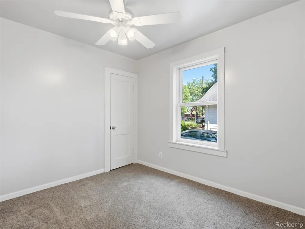 1063 Mayflower Avenue Lincoln Park City, MI 48146