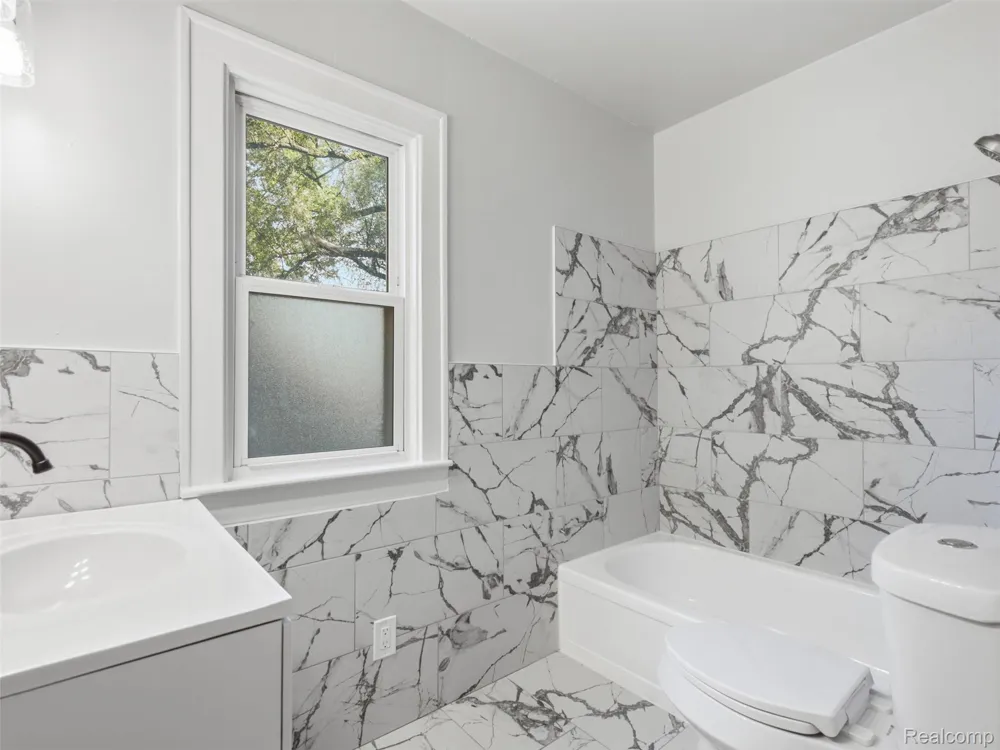 1063 Mayflower Avenue Lincoln Park City, MI 48146