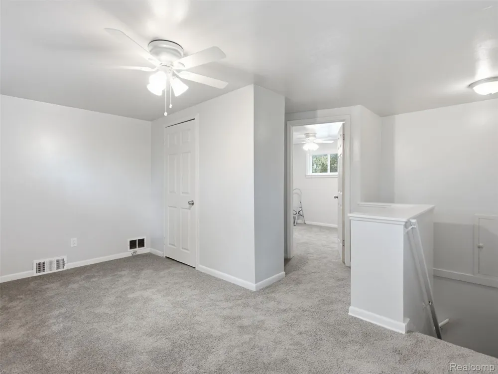 1063 Mayflower Avenue Lincoln Park City, MI 48146