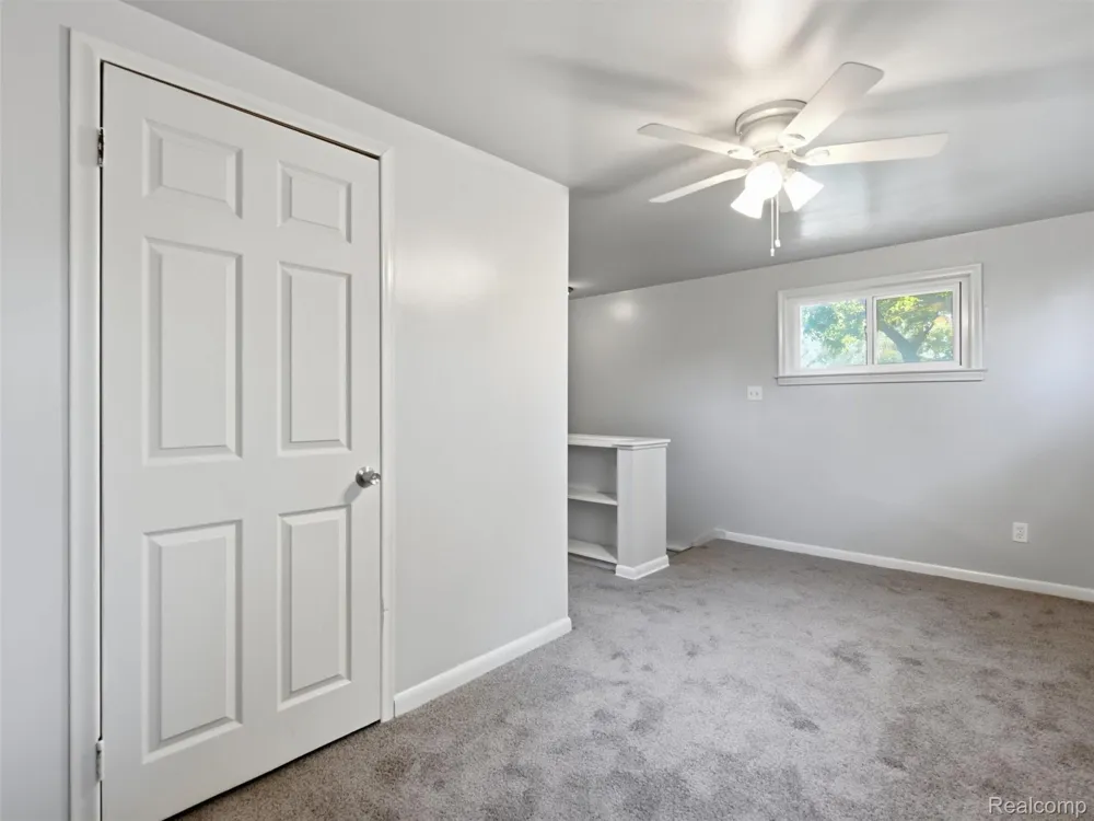 1063 Mayflower Avenue Lincoln Park City, MI 48146