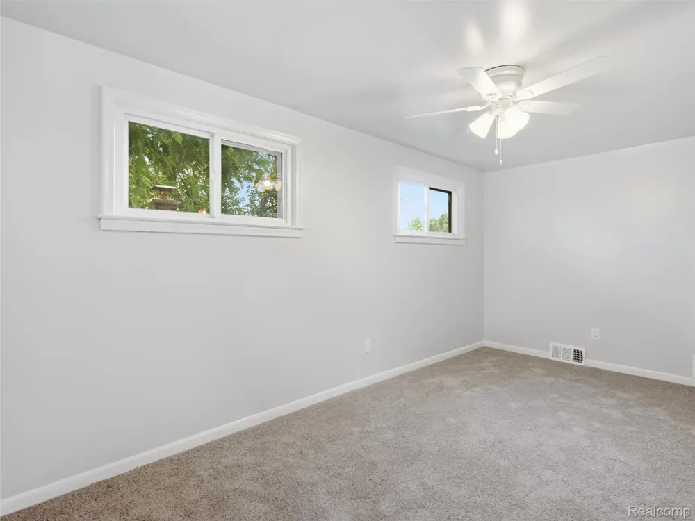 1063 Mayflower Avenue Lincoln Park City, MI 48146
