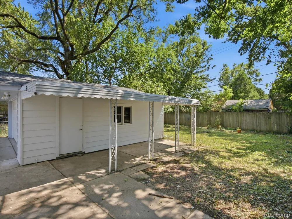 1063 Mayflower Avenue Lincoln Park City, MI 48146