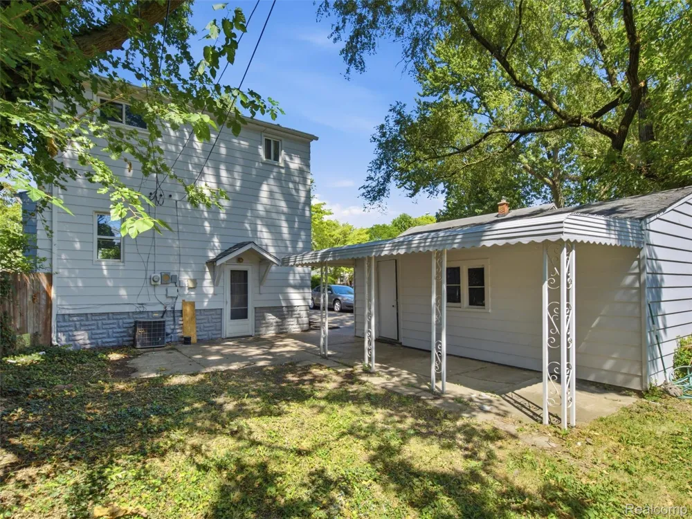 1063 Mayflower Avenue Lincoln Park City, MI 48146