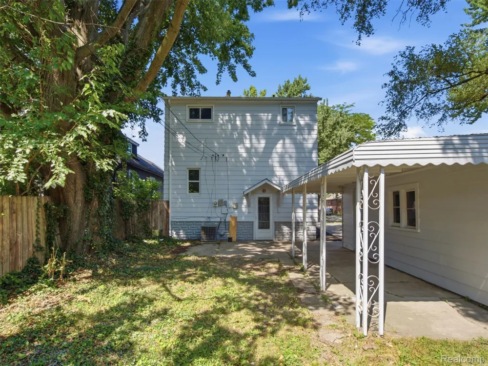 1063 Mayflower Avenue Lincoln Park City, MI 48146