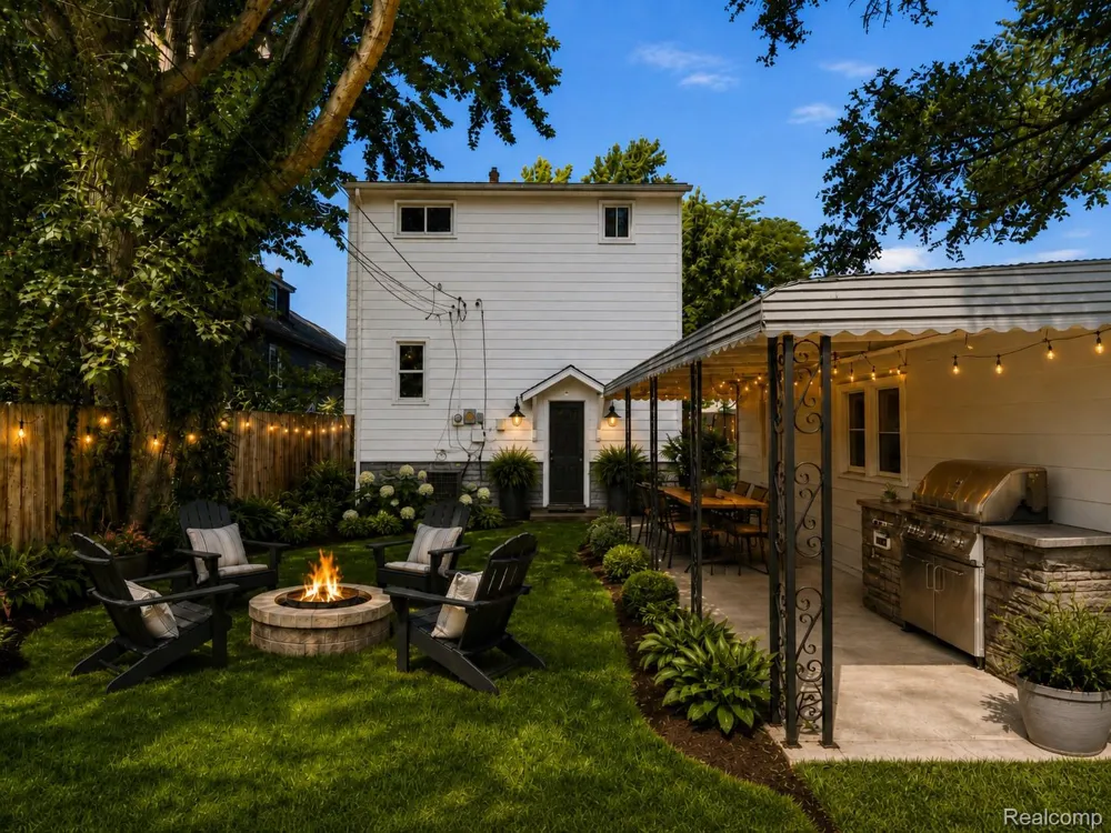 1063 Mayflower Avenue Lincoln Park City, MI 48146