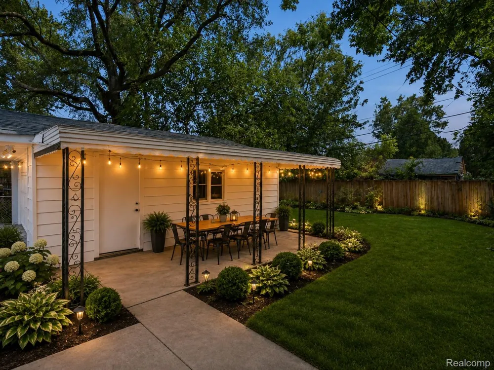 1063 Mayflower Avenue Lincoln Park City, MI 48146