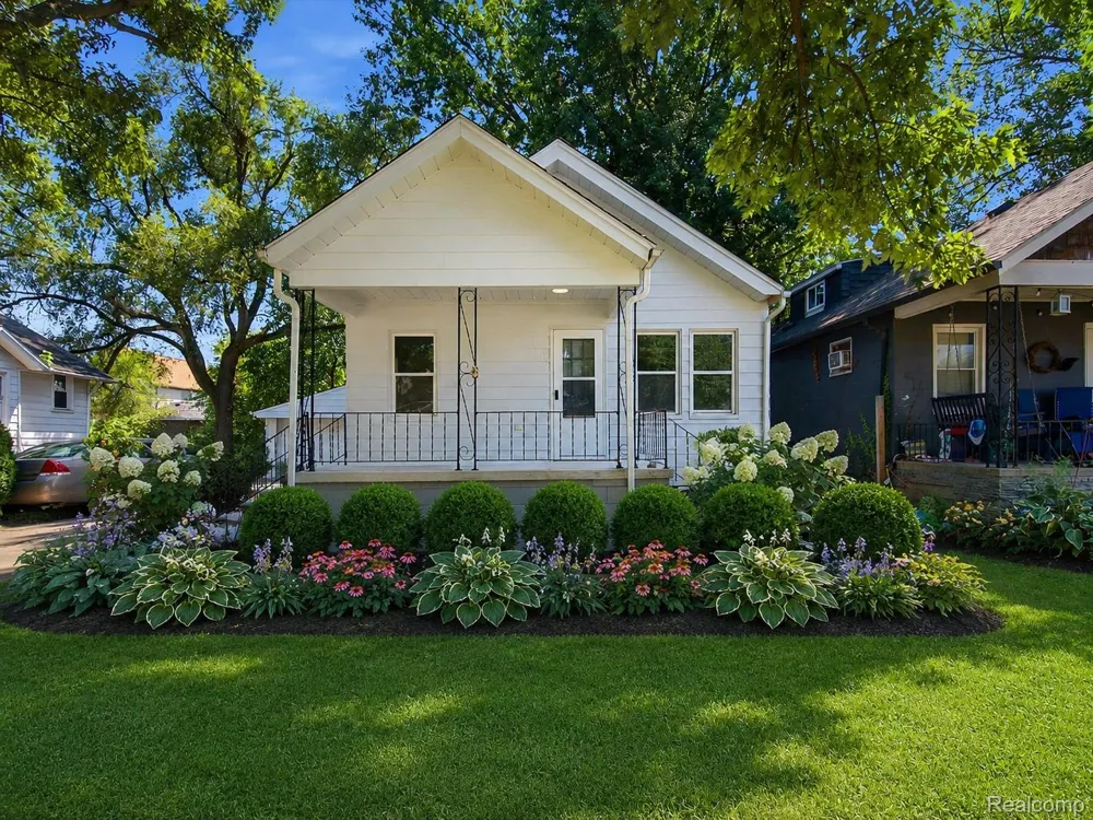 1063 Mayflower Avenue Lincoln Park City, MI 48146