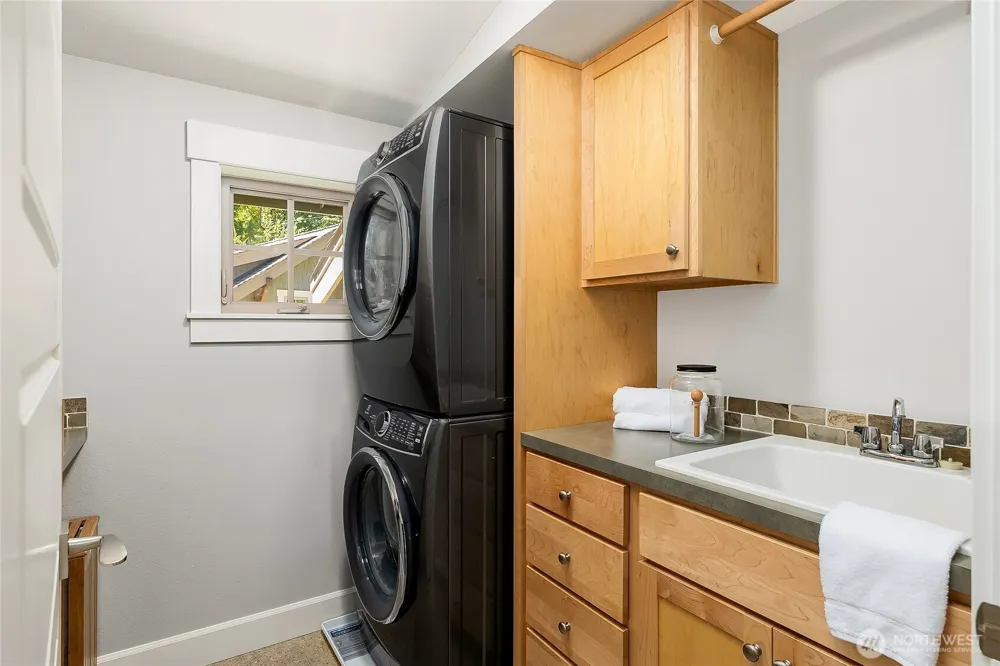 8300 NE Hidden Cove Road Bainbridge Island, WA 98110