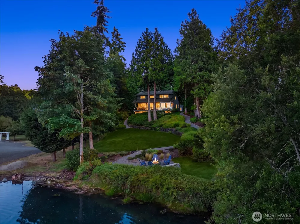 8300 NE Hidden Cove Road Bainbridge Island, WA 98110