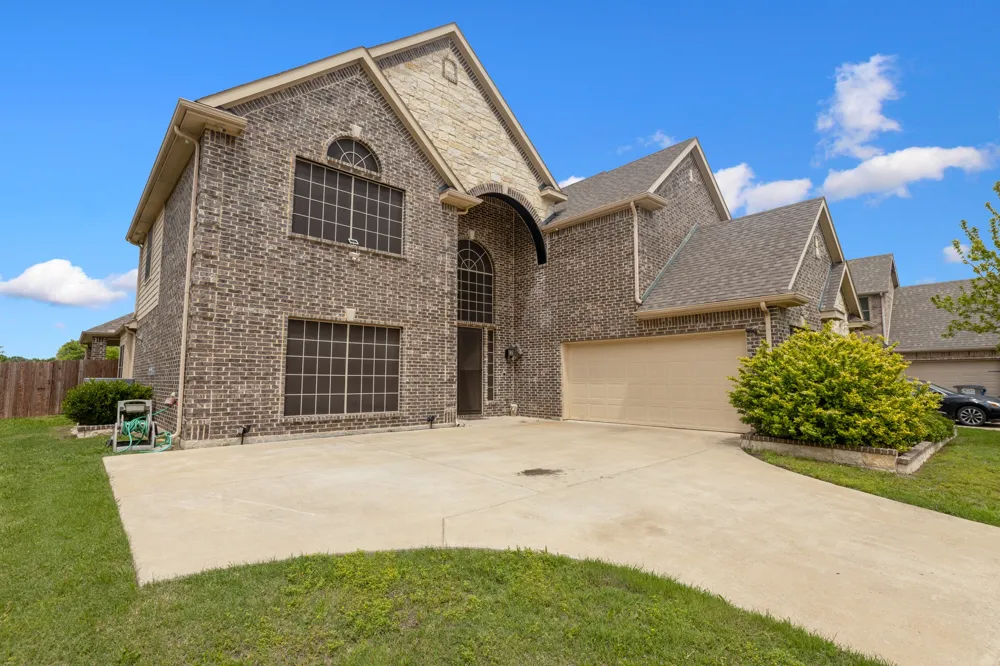 129 Quail Run Road Red Oak, TX 75154