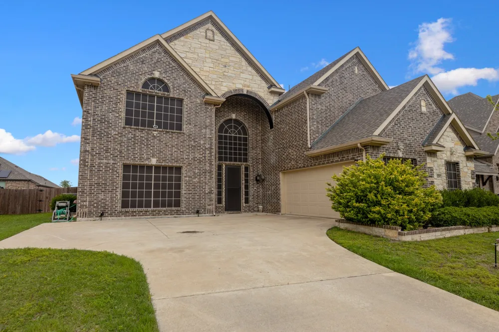 129 Quail Run Road Red Oak, TX 75154