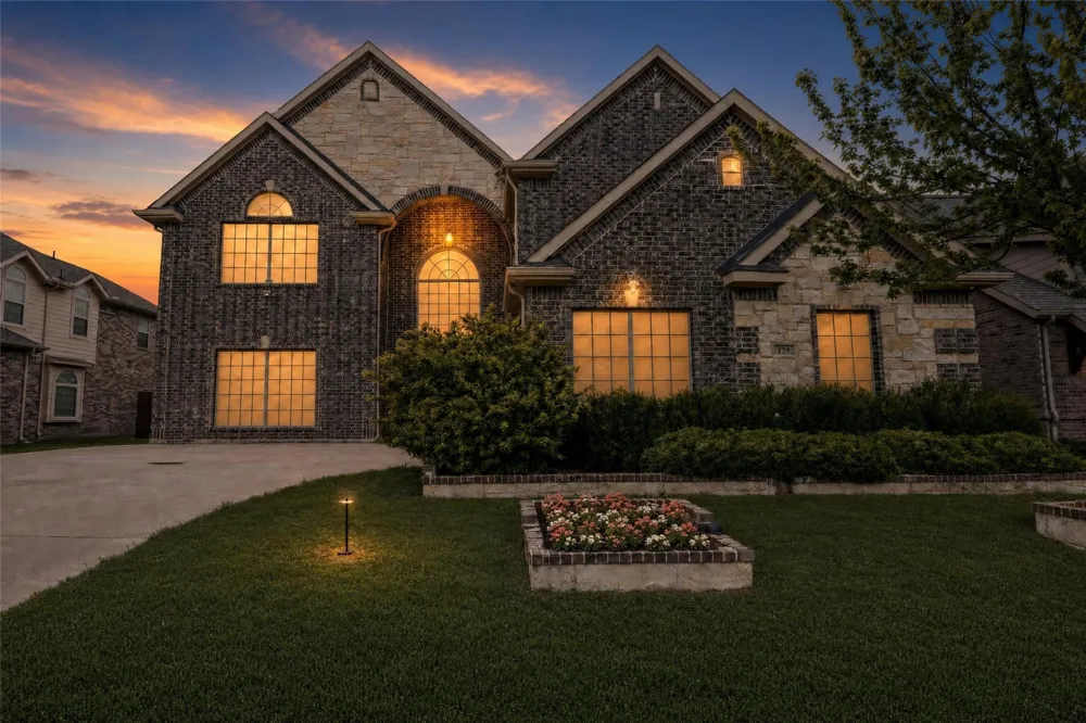 129 Quail Run Road Red Oak, TX 75154
