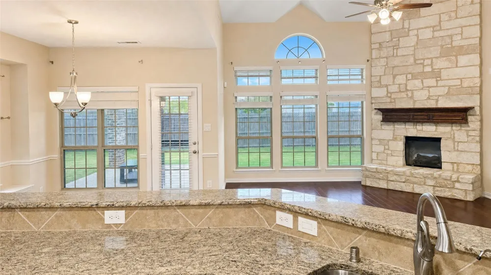 129 Quail Run Road Red Oak, TX 75154
