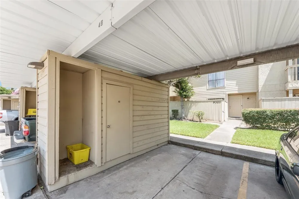 9321 Pagewood Lane Houston, TX 77063