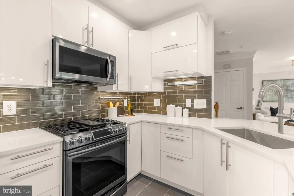 7078 FALLS REACH DRIVE #303 Falls Church, VA 22043