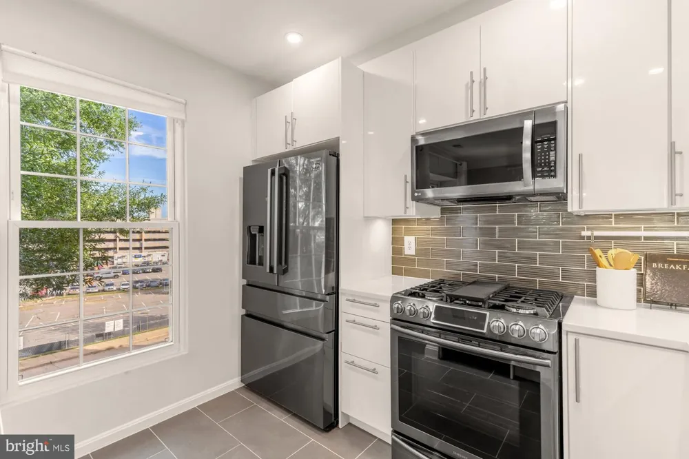 7078 FALLS REACH DRIVE #303 Falls Church, VA 22043