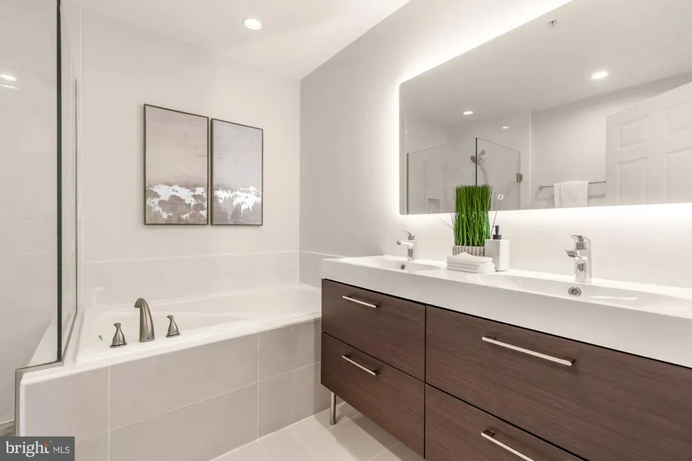 7078 FALLS REACH DRIVE #303 Falls Church, VA 22043