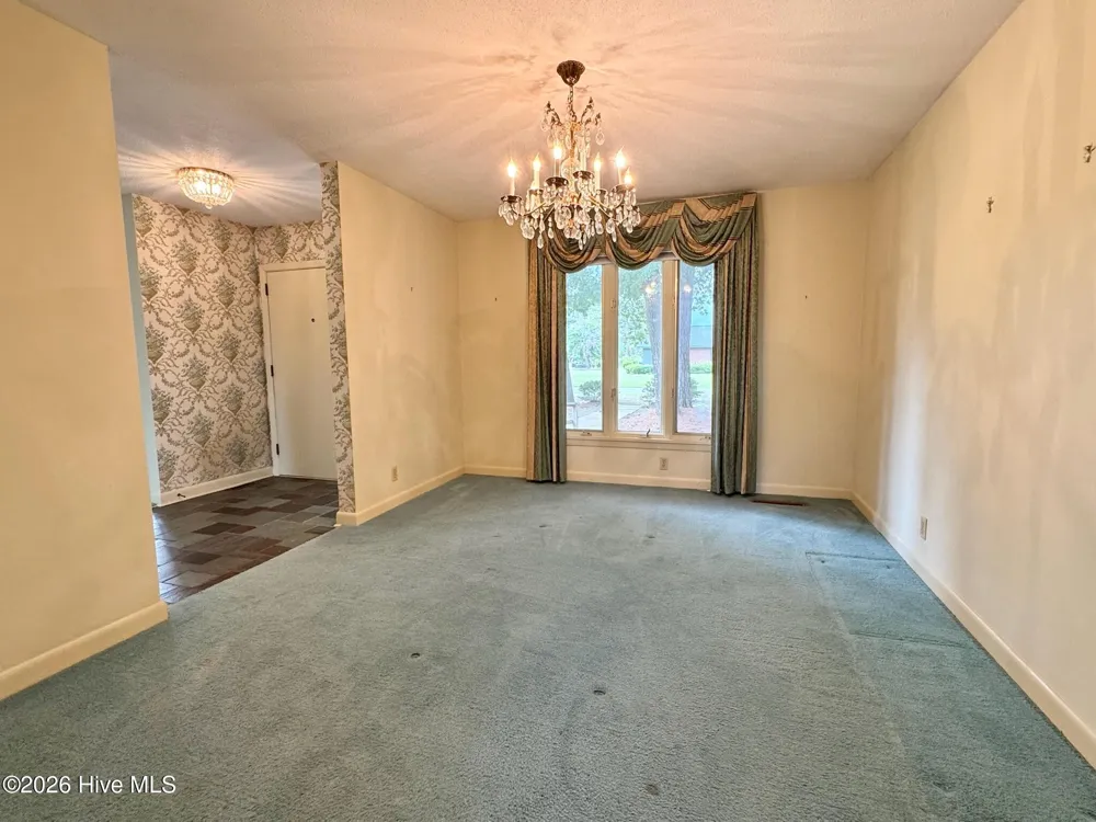 2206 Second Avenue Elizabethtown, NC 28337