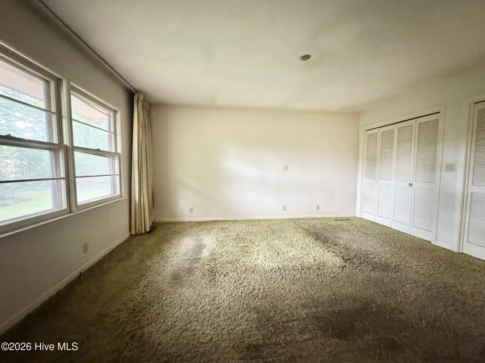 2206 Second Avenue Elizabethtown, NC 28337