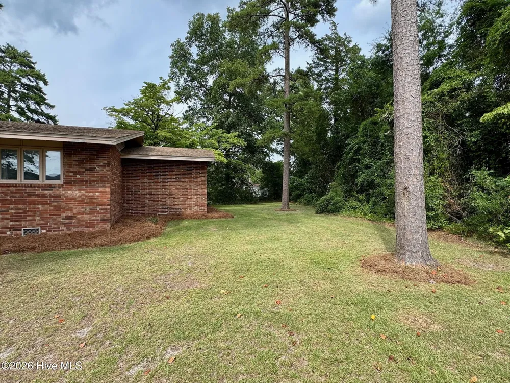 2206 Second Avenue Elizabethtown, NC 28337