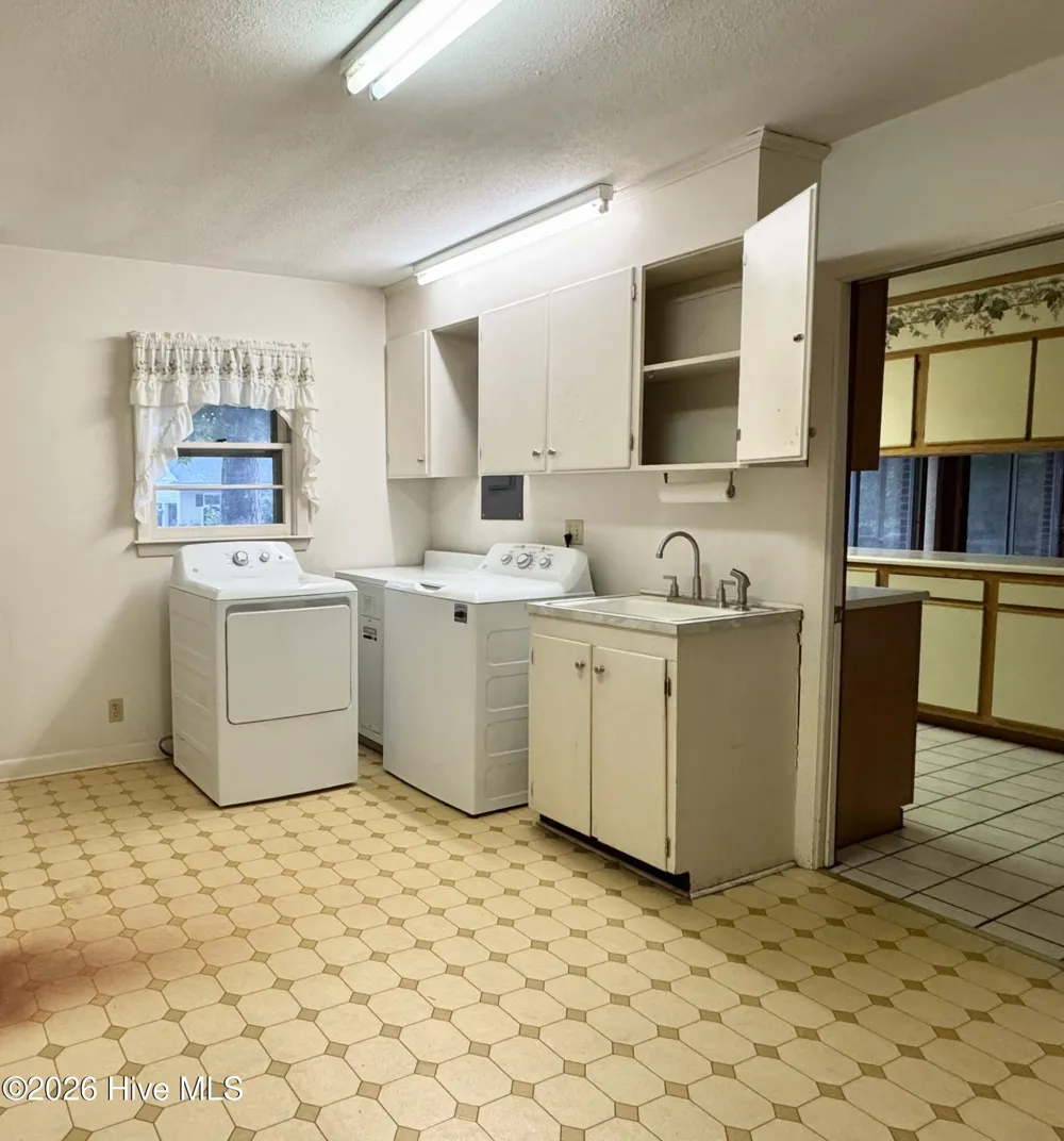2206 Second Avenue Elizabethtown, NC 28337