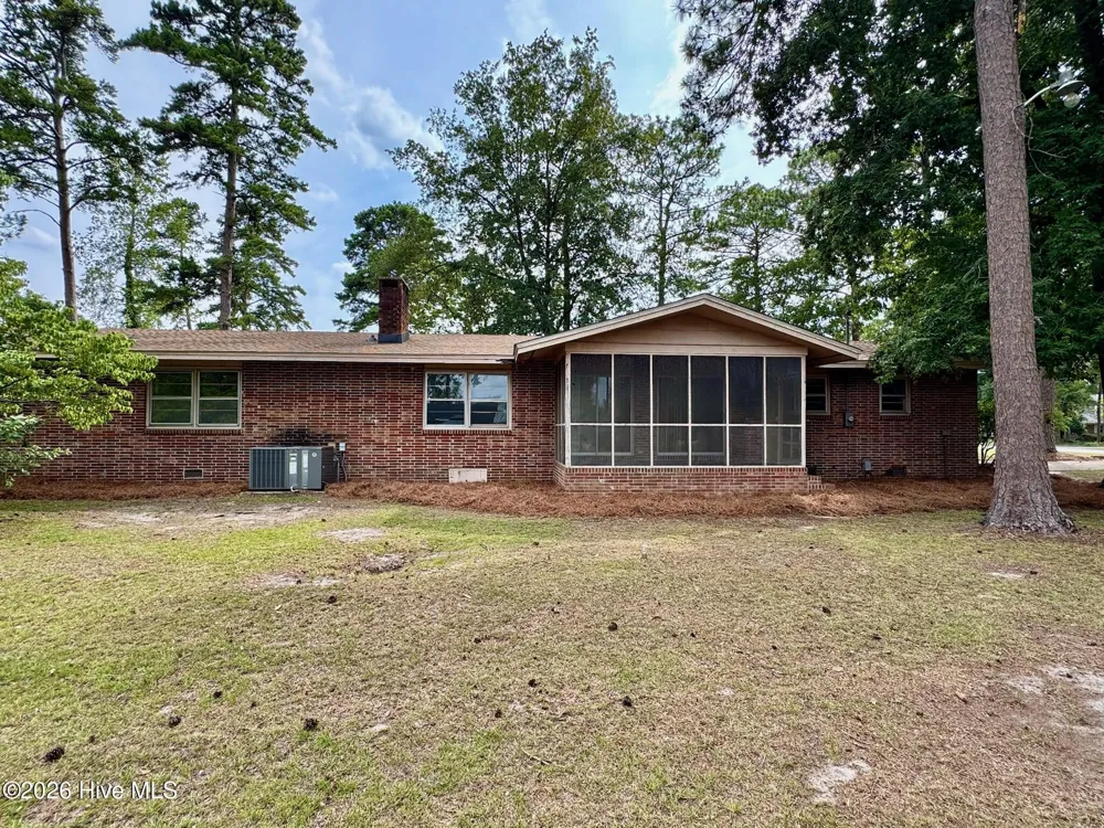 2206 Second Avenue Elizabethtown, NC 28337