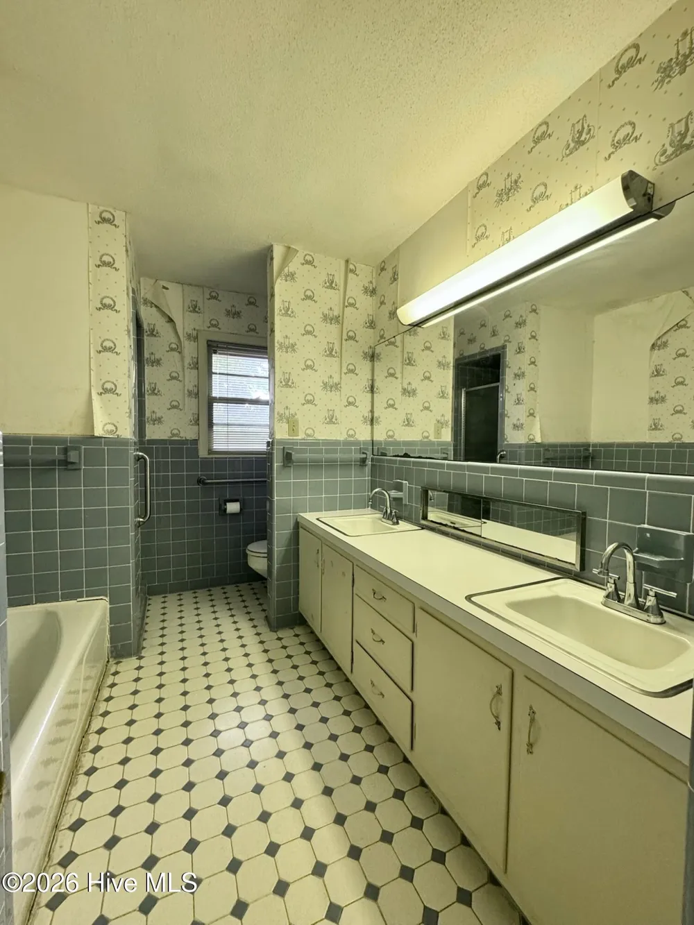 2206 Second Avenue Elizabethtown, NC 28337