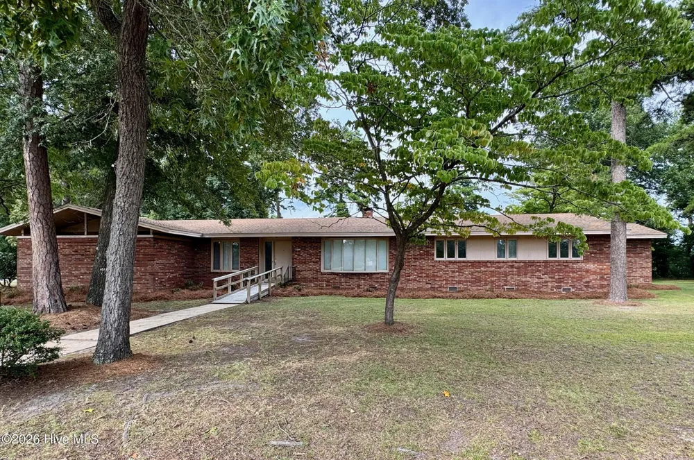 2206 Second Avenue Elizabethtown, NC 28337