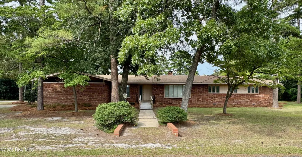 2206 Second Avenue Elizabethtown, NC 28337