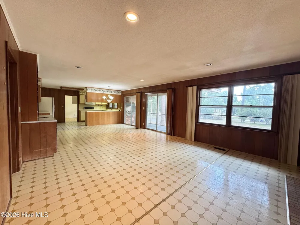 2206 Second Avenue Elizabethtown, NC 28337