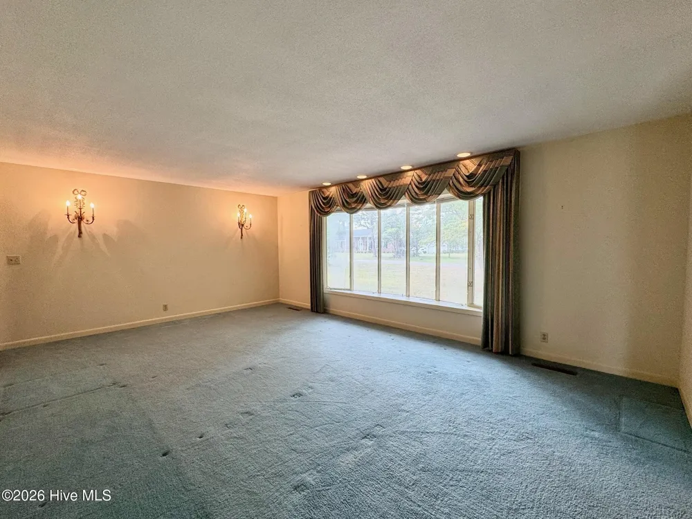 2206 Second Avenue Elizabethtown, NC 28337