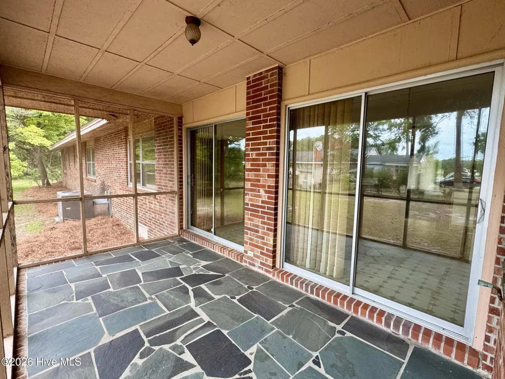 2206 Second Avenue Elizabethtown, NC 28337