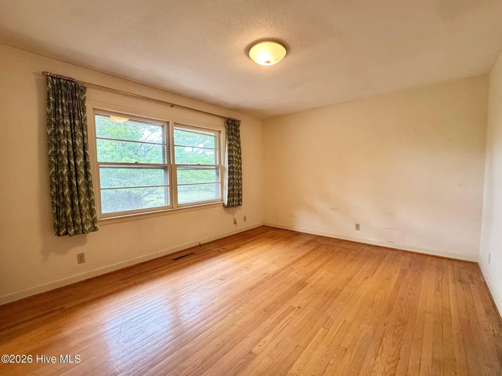 2206 Second Avenue Elizabethtown, NC 28337