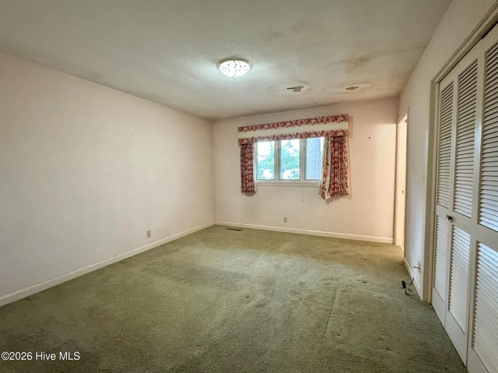 2206 Second Avenue Elizabethtown, NC 28337