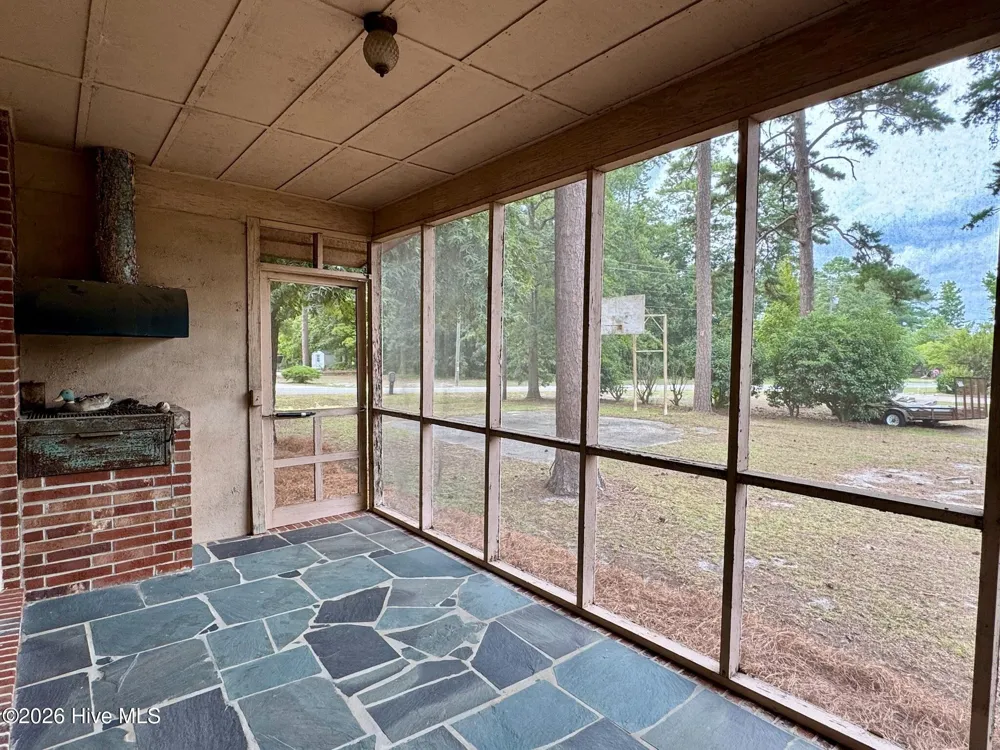 2206 Second Avenue Elizabethtown, NC 28337