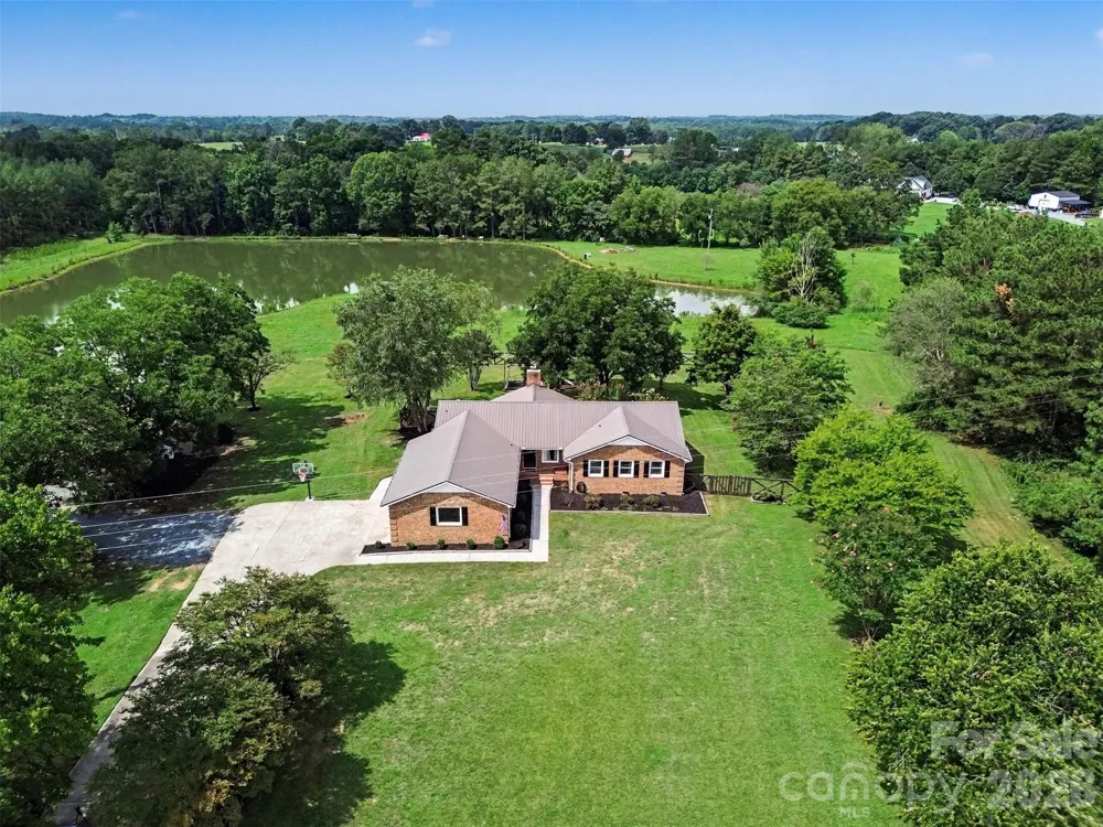 5718 White Store Road Wingate, NC 28174