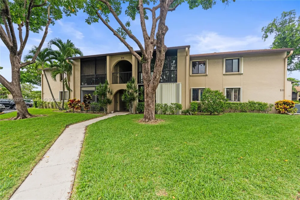 511 Shady Pine Way #D1 Green Acres, FL 33415