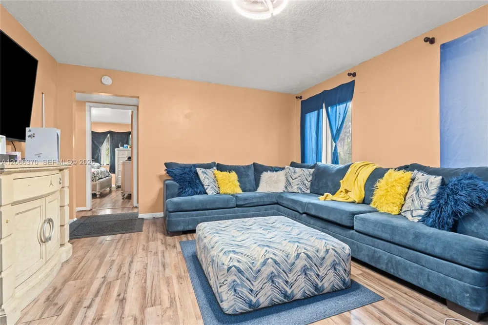 511 Shady Pine Way #D1 Green Acres, FL 33415