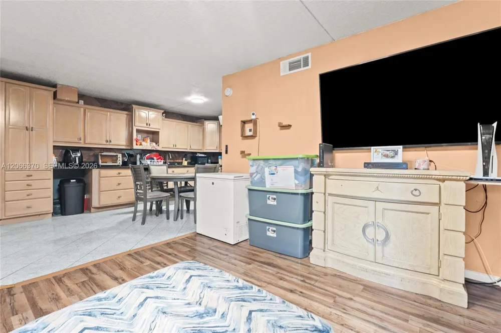511 Shady Pine Way #D1 Green Acres, FL 33415