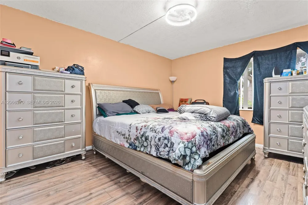 511 Shady Pine Way #D1 Green Acres, FL 33415