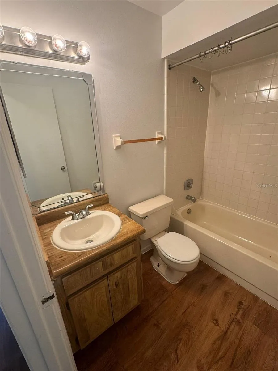 4227 PERSHING POINTE PLACE #8 Orlando, FL 32822