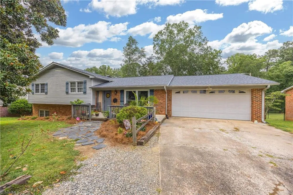 3900 Briarwood Avenue High Point, NC 27265