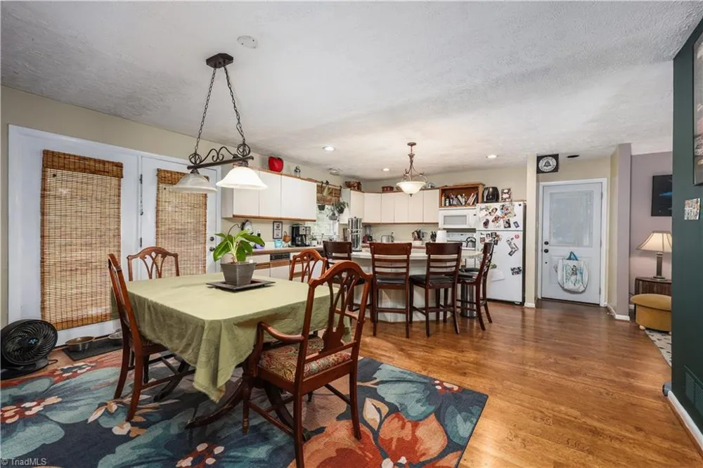 3900 Briarwood Avenue High Point, NC 27265