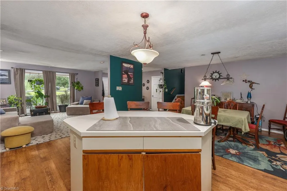 3900 Briarwood Avenue High Point, NC 27265