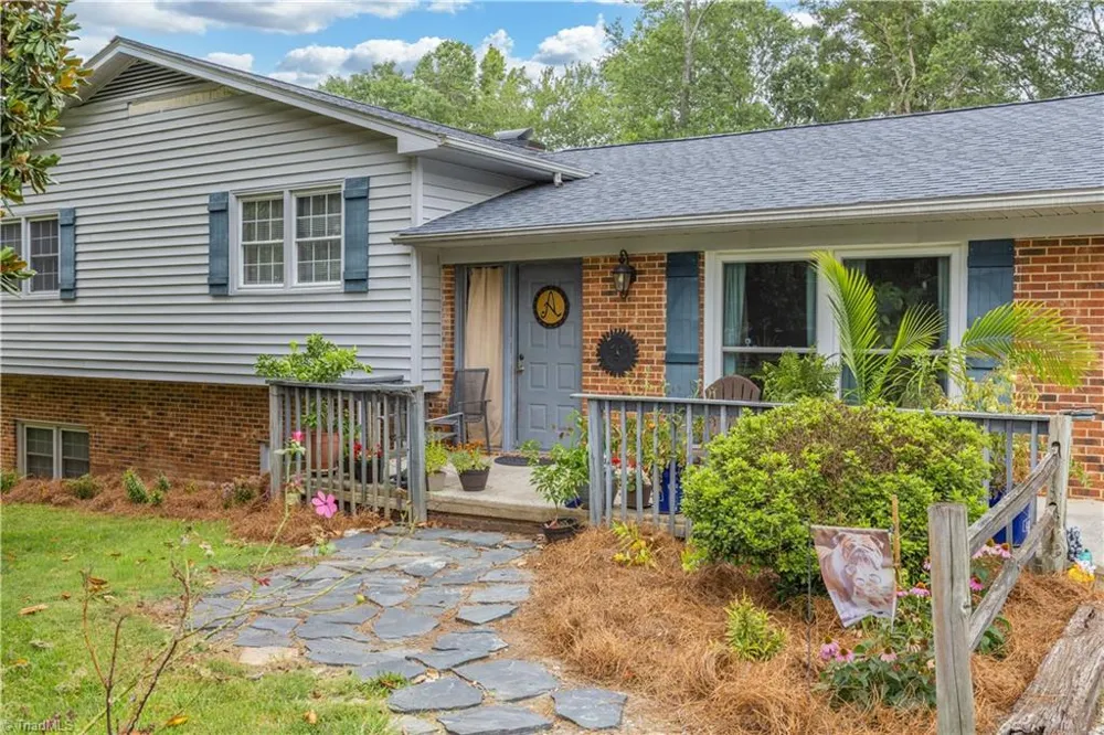 3900 Briarwood Avenue High Point, NC 27265