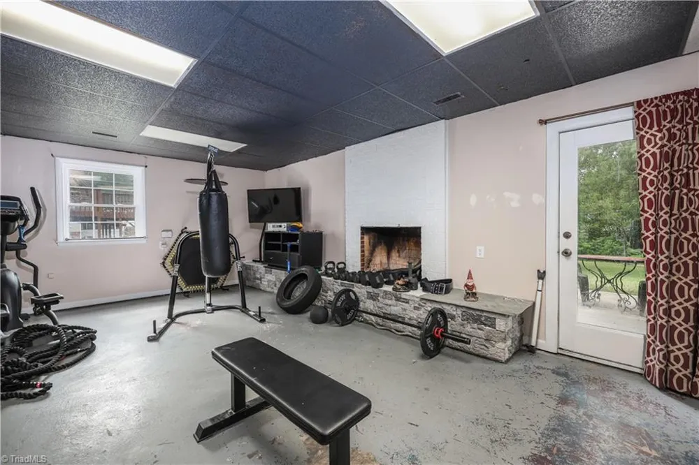 3900 Briarwood Avenue High Point, NC 27265