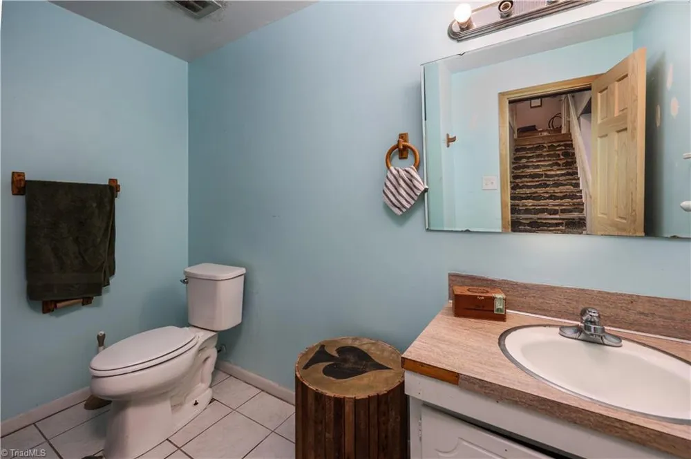 3900 Briarwood Avenue High Point, NC 27265