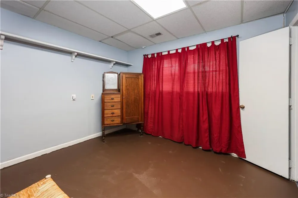 3900 Briarwood Avenue High Point, NC 27265