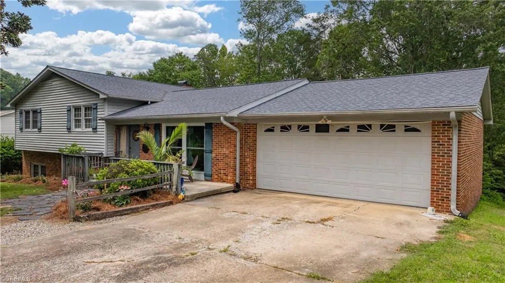 3900 Briarwood Avenue High Point, NC 27265